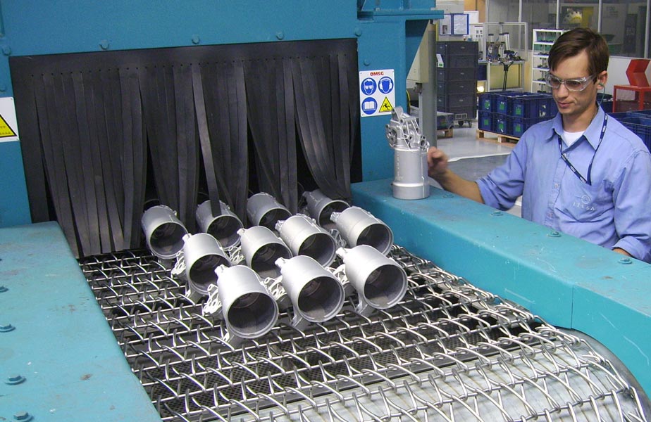 OMSG - CWB – Tel Örgülü Konveyörlü Kumlama Makinaları